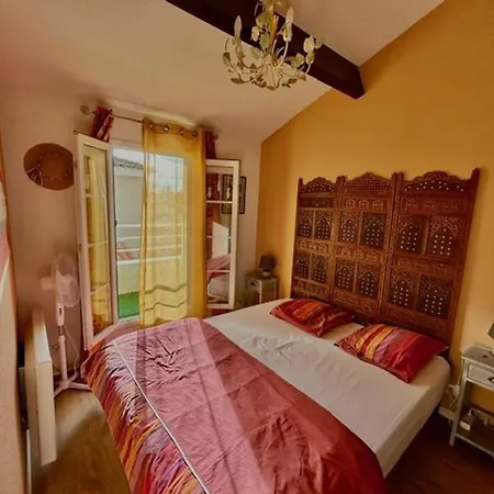 Дом отдыха Maison 2 Pieces/mezzanine Avec Jardin Et Piscine, A Deux Pas De La De - Fr-1-246-552 *