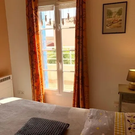 Maison 2 Pieces/mezzanine Avec Jardin Et Piscine, A Deux Pas De La De - Fr-1-246-552 Шатлайон-Плаж