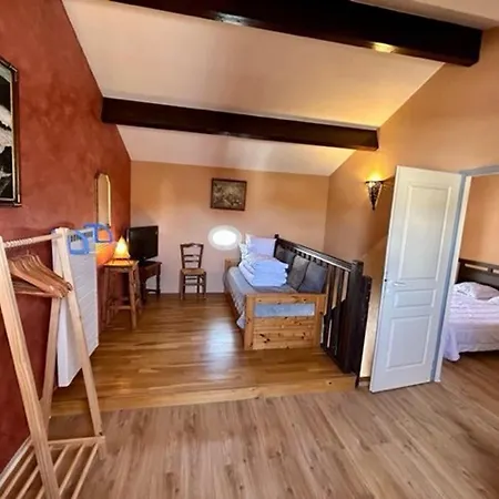 Maison 2 Pieces/mezzanine Avec Jardin Et Piscine, A Deux Pas De La De - Fr-1-246-552 Дом отдыха *