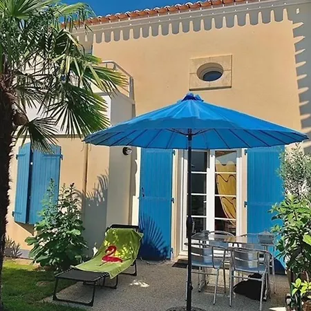 Maison 2 Pieces/mezzanine Avec Jardin Et Piscine, A Deux Pas De La De - Fr-1-246-552 Semesterbostad *